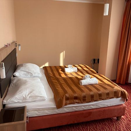 Hotel Opera Jaromerice nad Rokytnou Екстериор снимка