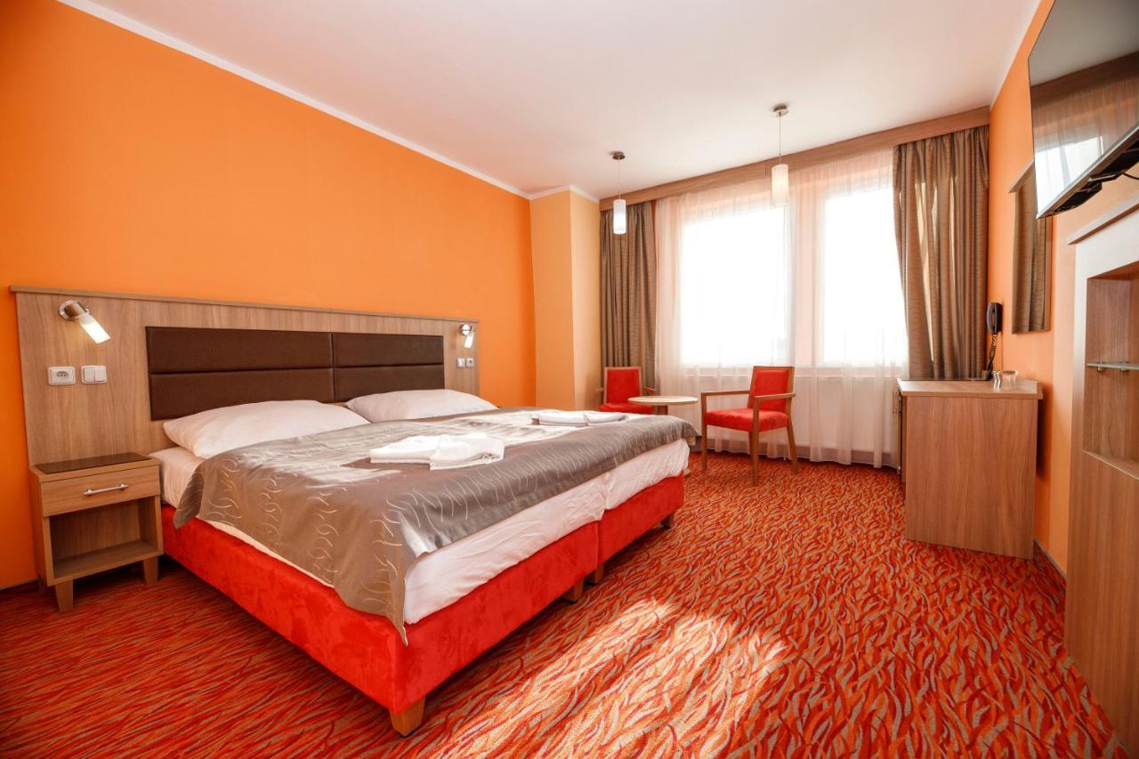 Hotel Opera Jaromerice nad Rokytnou Екстериор снимка