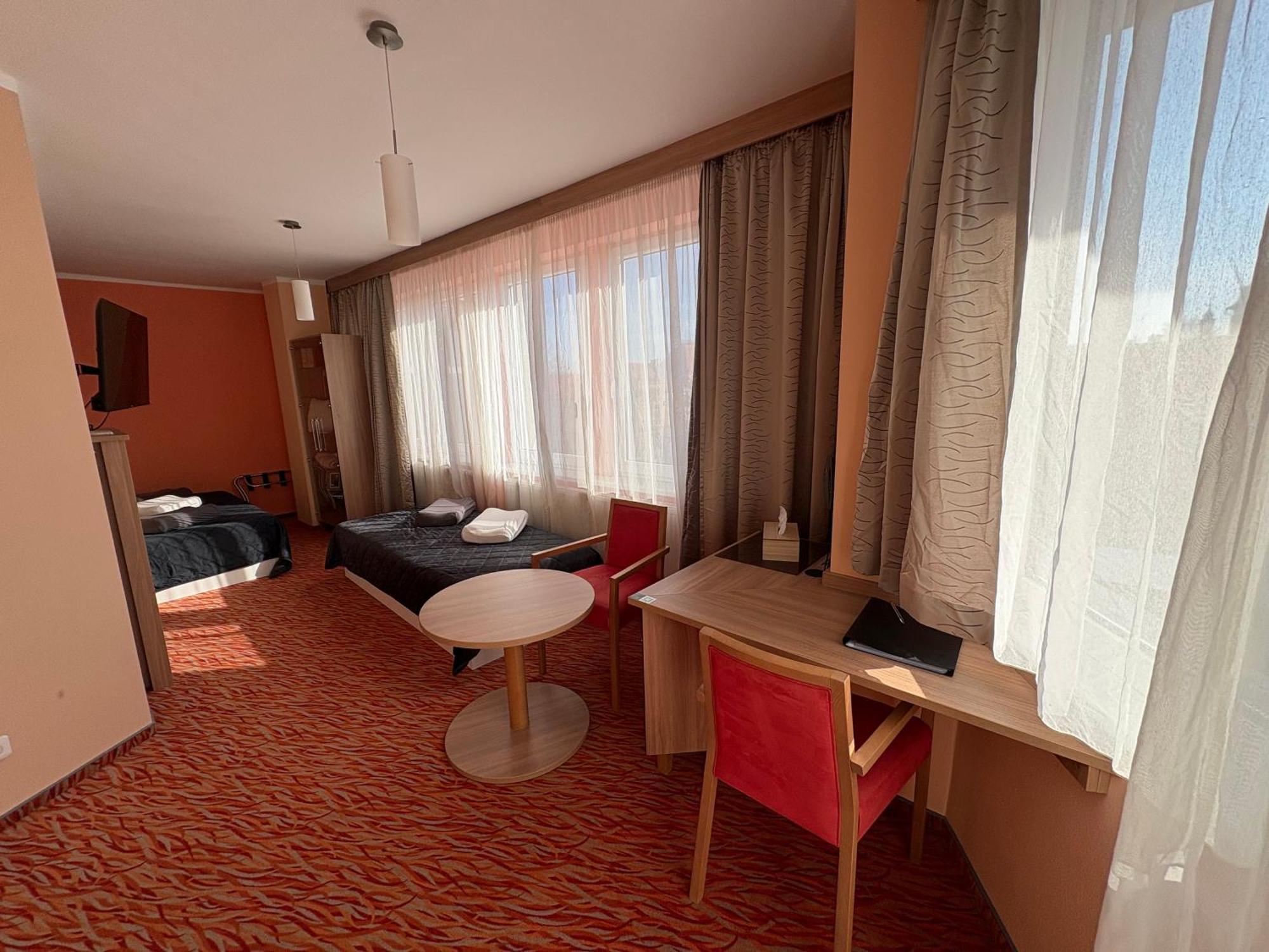 Hotel Opera Jaromerice nad Rokytnou Екстериор снимка